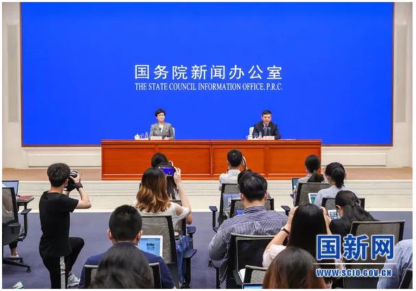 生態(tài)環(huán)境部部長(zhǎng)黃潤(rùn)秋國(guó)新辦新聞發(fā)布會(huì)答記者問